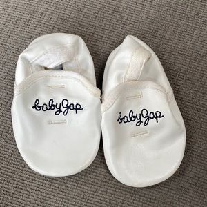 Baby Gap 6-12 month faux leather shoes